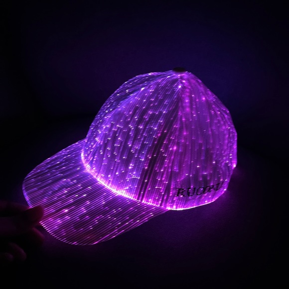 Multicolor changing hat - Picture 6 of 6